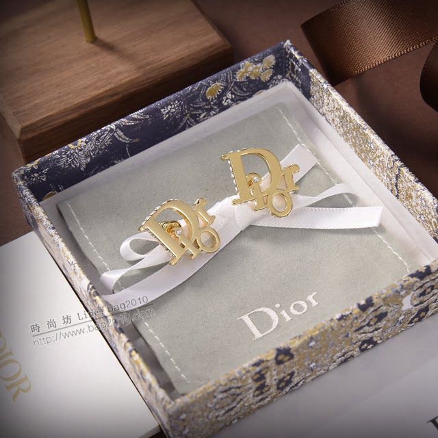 Dior飾品 迪奧經典熱銷款字母金色黃銅材質耳釘耳環  zgd1476
